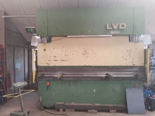 Brugt LVD kantpresser 150 ton x 3000MM